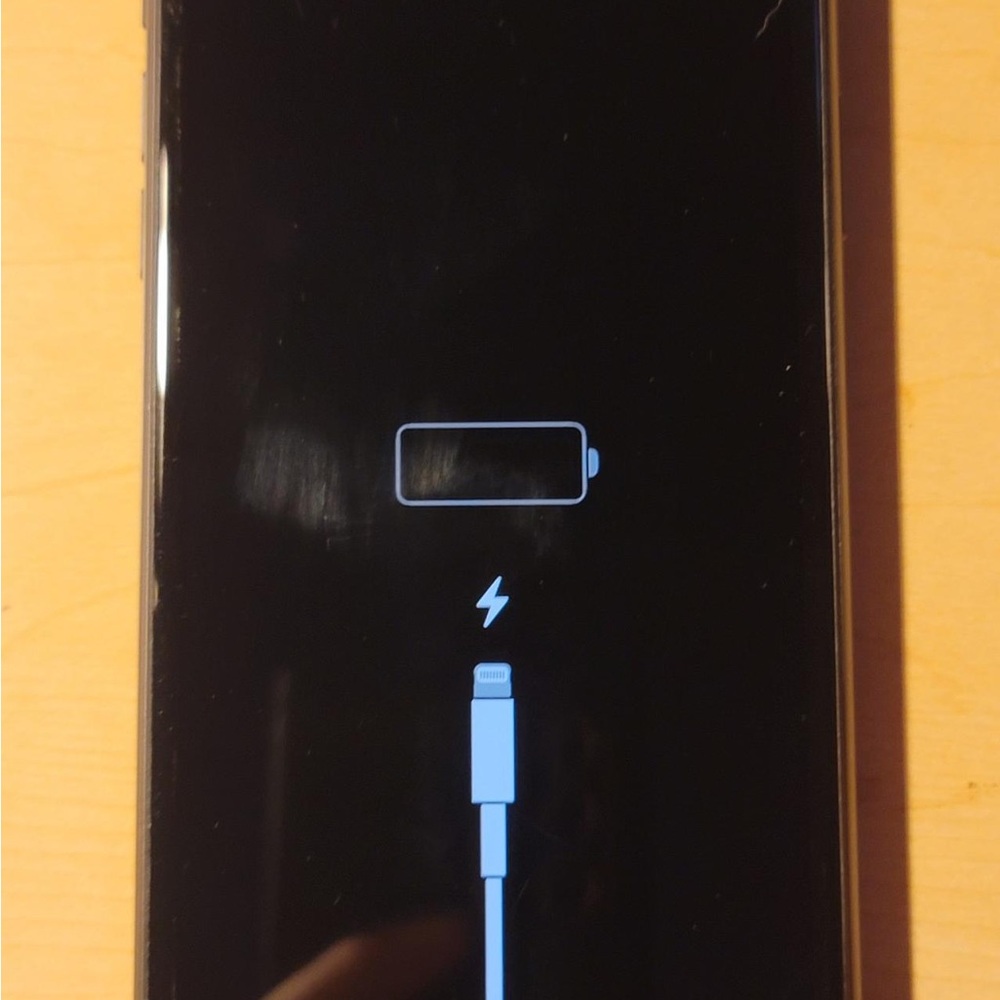 Apple iPhone 11 64GB unlocked in Black - Picture 3 of 7